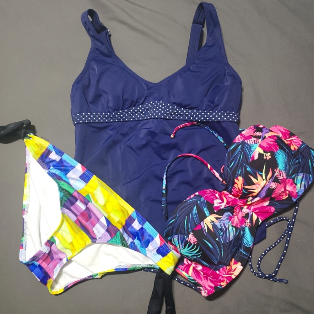 Hurley/Venus swimsuit lot